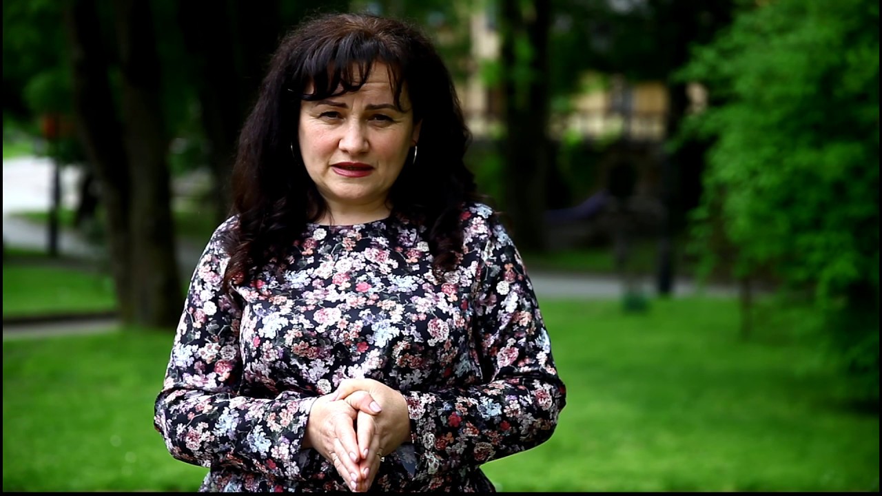 Гілля калин похилилася