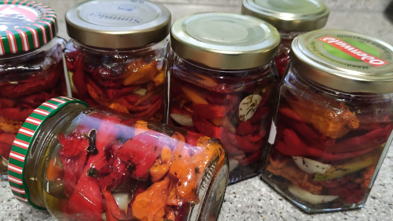 Getrocknete Paprika eingelegt in Öl und Kräuter/Lecker einlegen für den ...