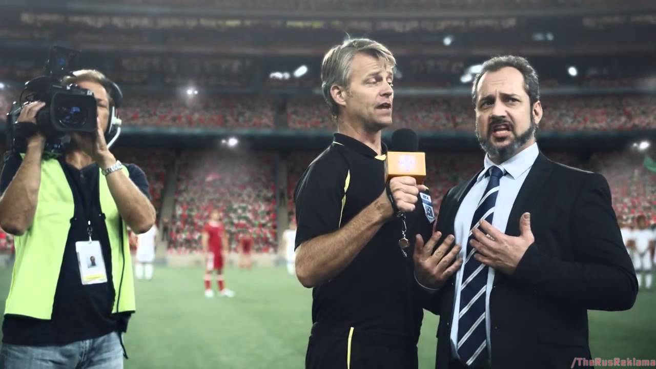 Реклама Сникерс - Футбол 2014 (Тем кто вместо теплых слов поддержки)