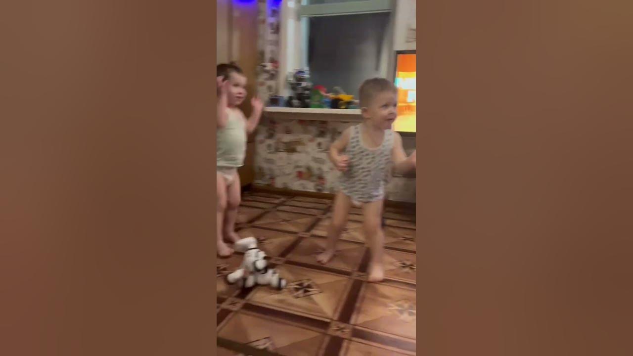 Там один был в памперсе у людей был стресс , а тут целых два в памперсе ...