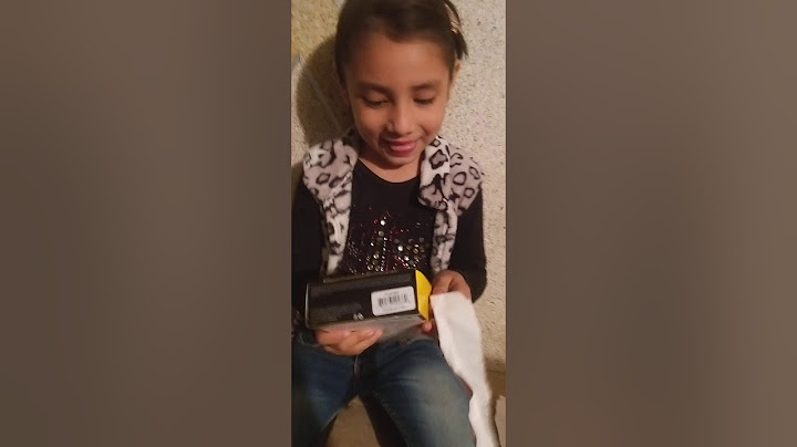 Niña se porta mal y Santa Claus le trae carbon