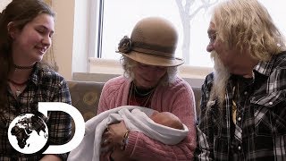 The whole brown family are super excited to meet new member of family,
elijah connor brown.subscribe discovery uk for more great
clips:http://www....