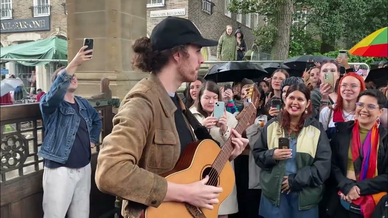Hozier - From Eden. Surprise pop-up busking in Brighton Pavilion Gardens 2023. Hozier - From Eden. Surprise pop-up busking in Brighton Pavilion Gardens 2023.