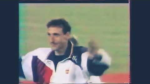 عزف نشيد قسما في سماء أطلنطا 1996 وبكاء البطل نور الدين مرسلي