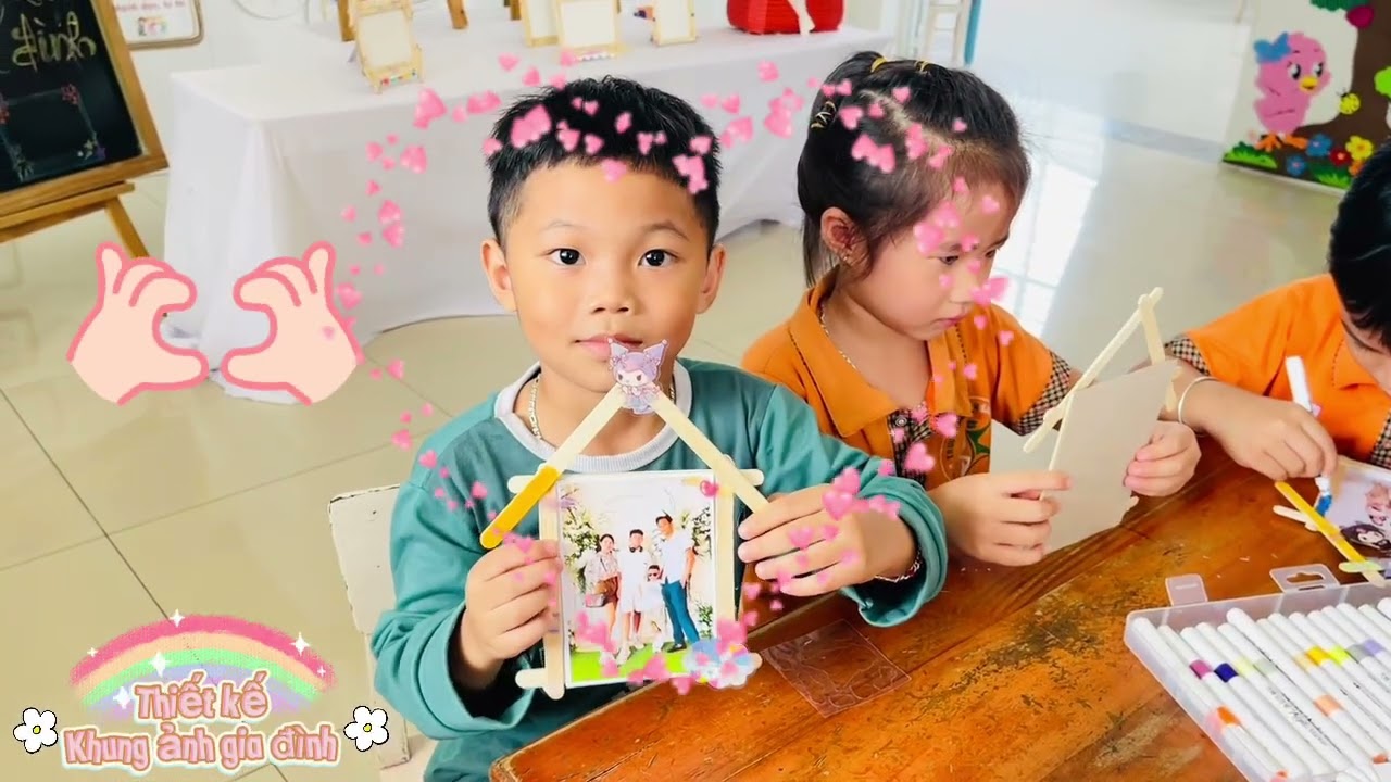 Thiết kế khung ảnh gia đinh