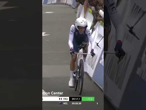 🤯 Au bout de l'effort ! Quel finish de Maxime Decomble #UCIWorldChampionship2025 #Kigali2025