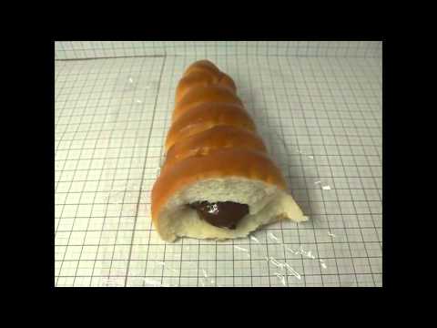 回る美術館/チョココロネ（食べかけ）【Chocolate Filled Brioches】