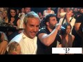 Ο Γιώργος Μαζωνάκης δίνει μικρόφωνο στον Παντελή Παντελίδη (14/6/2014)