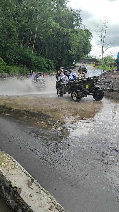Asik banget lurr.. #jeeplavatourmerapi #kaliurang #offroad