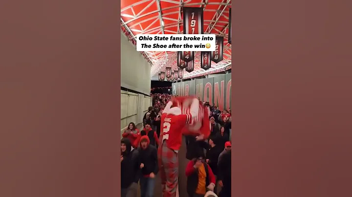 Ohio State fans break into Buckeyes’ stadium following National Championship victory 🏟️ #shorts