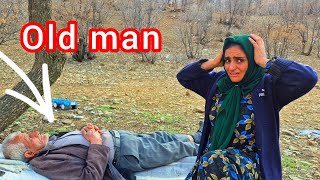 The old man was abandoned by his family until a homeless mother rescued him