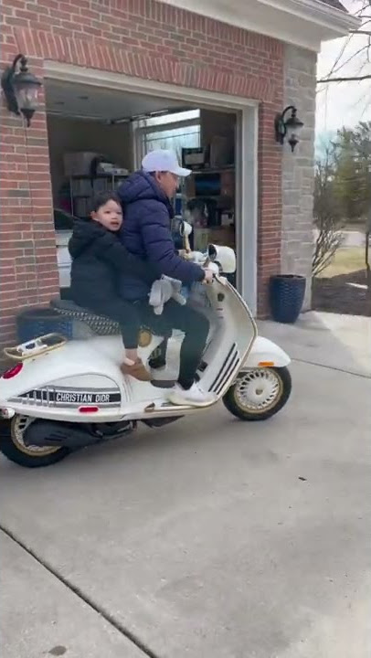 Vespa Dior 946