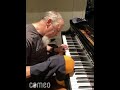 Jordan Rudess shows how to play the live version ragtime solo from dance of eternity, slow and fast