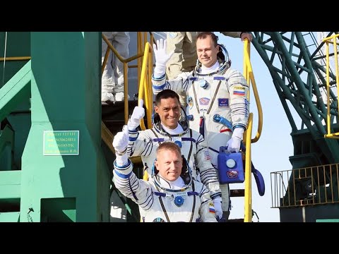 Космонавты Прокопьев и Петелин покинули МКС