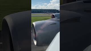 ROARRR! Singapore Airlines A380 take off from SIN. Listen to these mighty Rolls Royce engines