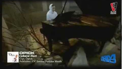 Opick - Cahaya Hati  ( Official Video )