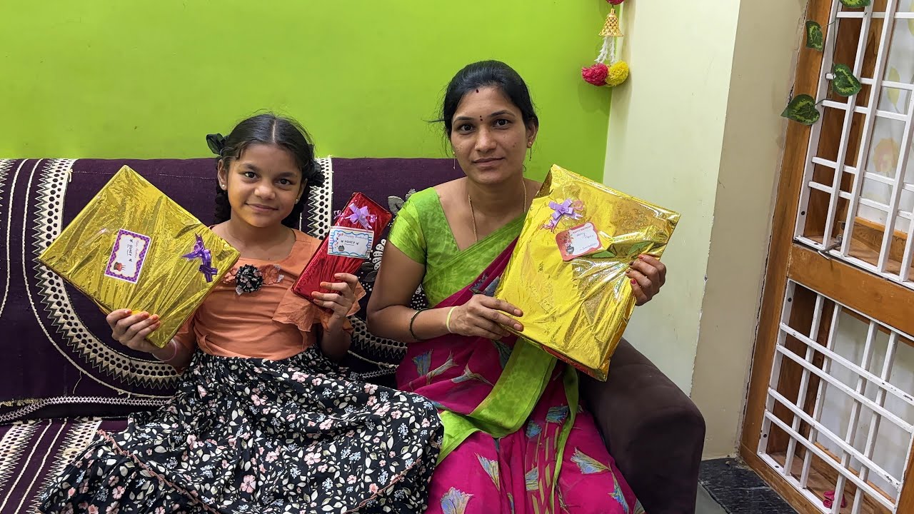 Honey birthday gifts Unboxing video || నా best friend jahnavy em gift ఇచ్చిందో చూడండి friends