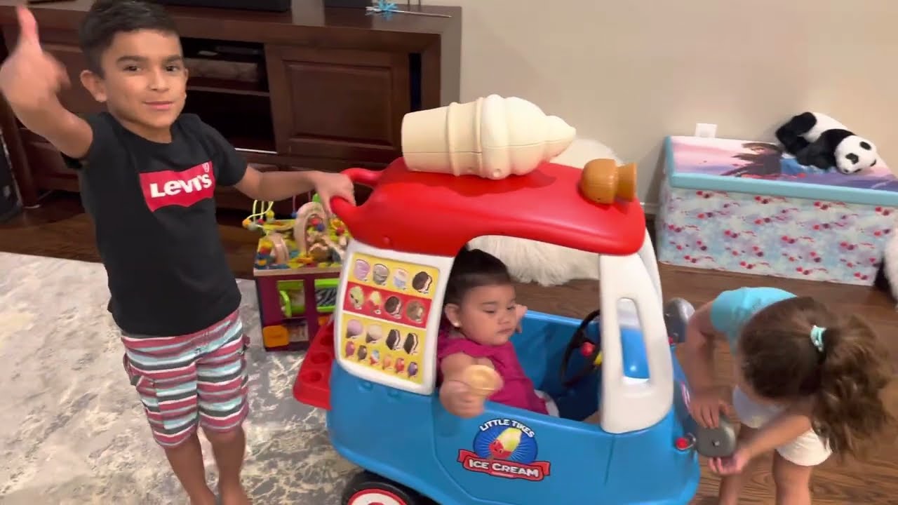 🔴Our New Icecream Truck Toy🍦😋