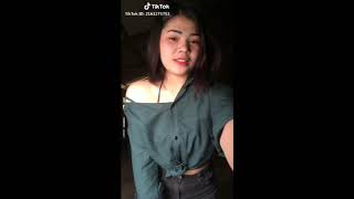 ស្រីស្អាតរាំនៅក្នុង Tik Tok