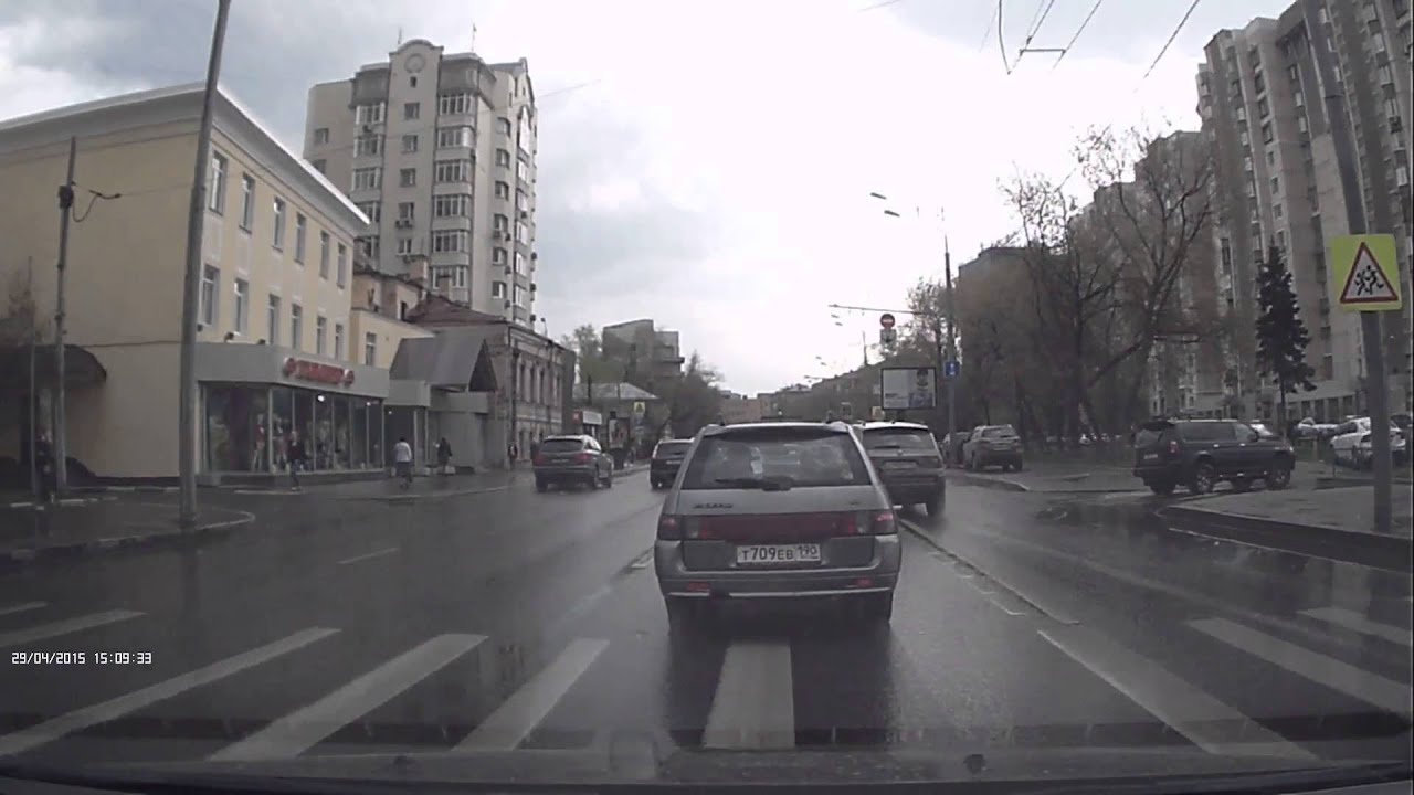 Урод обрызгал пешехода 29 04 2015 - YouTube