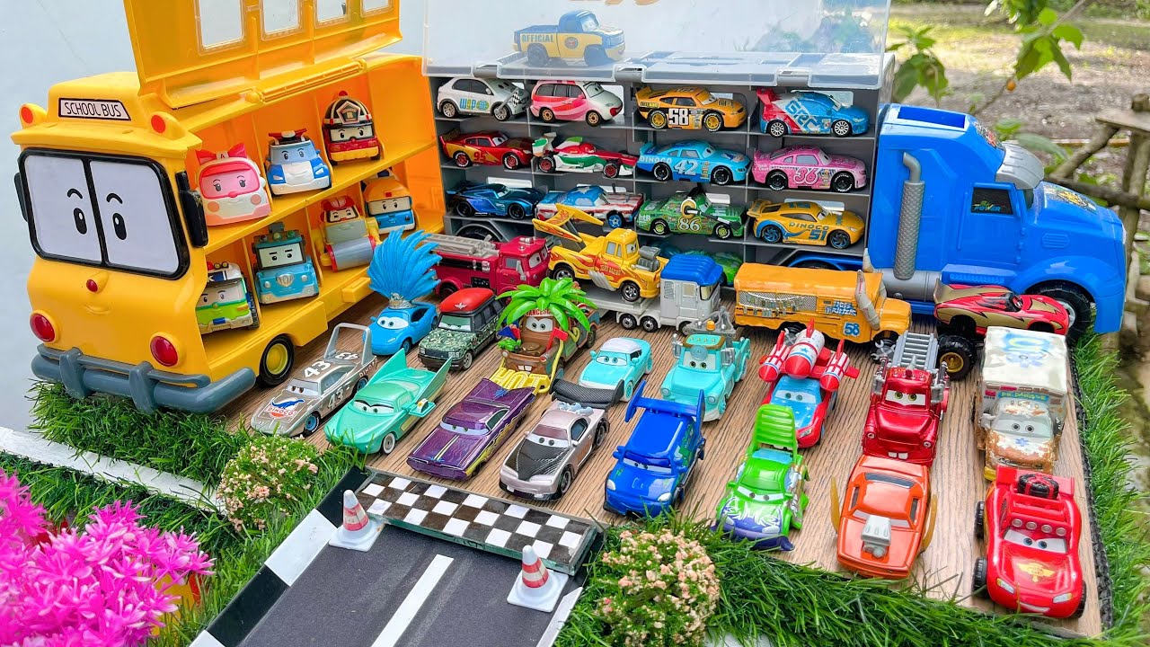 Clean up various Disney pixar cars muddy minicars in the garden!