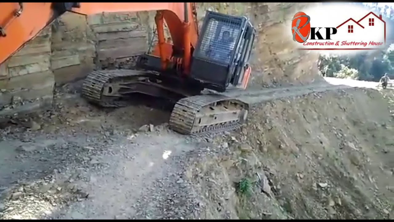 O my God Poklane Narrowly Escaped Being a JCB Accident