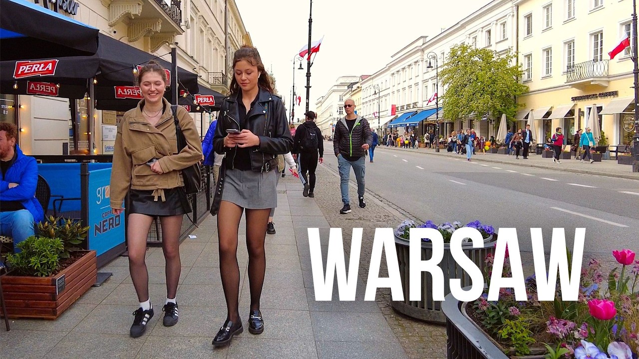 Walking on Nowy Świat in Warsaw, Poland / Spacer w Warszawie, Polska