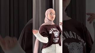 محجبة وعاوزة تلبسي تيشيرت بس مش قادرة ….الحل بسيط 😍 screenshot 4