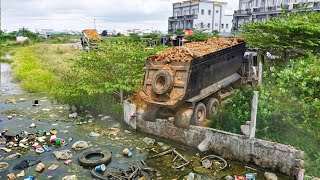 First start new project landfill flooded pouring soil Shantui c2 dozer with 12wheel dump truck