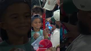 A great foul ball catch by a fan turns into a lifelong memory ❤️