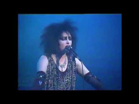 Robert Smith — Siouxse & The Banshees - Shibuya Koukaidou, Tokyo 5th February 1983