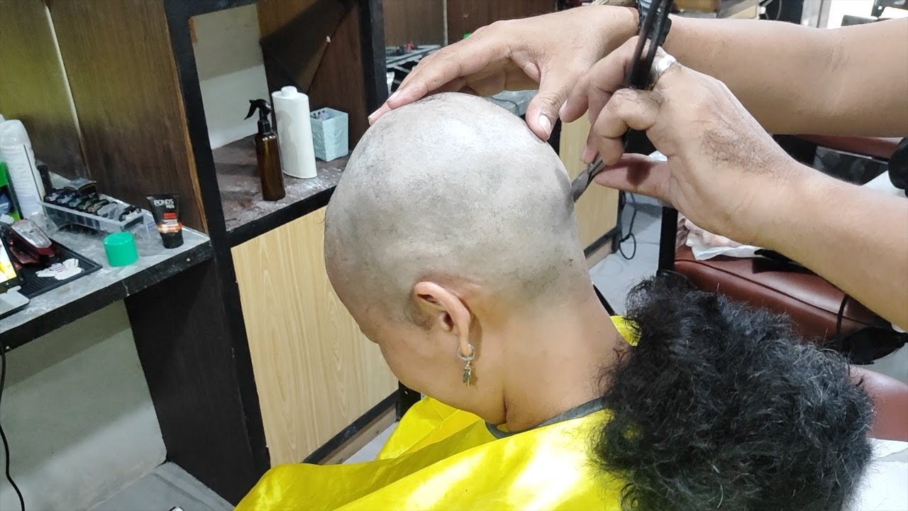 Women HEADSHAVE at barbershop | Long to Headshave | Razor Shave