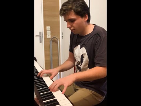 Cours de piano - les élèves de l'Académie Musicale Crescendo s'enregistrent.