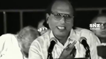 लोग टूट जाते हैं एक घर बनाने में  तुम तरस नहीं खाते बस्तियाँ जलाने में | बशीर बद्र
