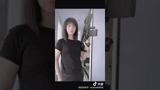 今天拿小儿的玩具枪拍了几张照片耍酷，发在抖阴上竟然被禁浏览了，是不是因为太暴力了的原因？