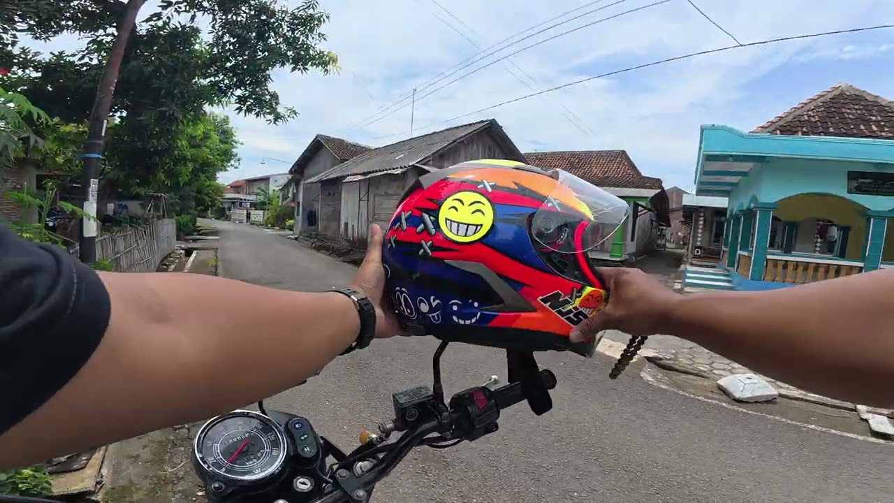 Pov Motoran Di Jalan Kampung Kendal