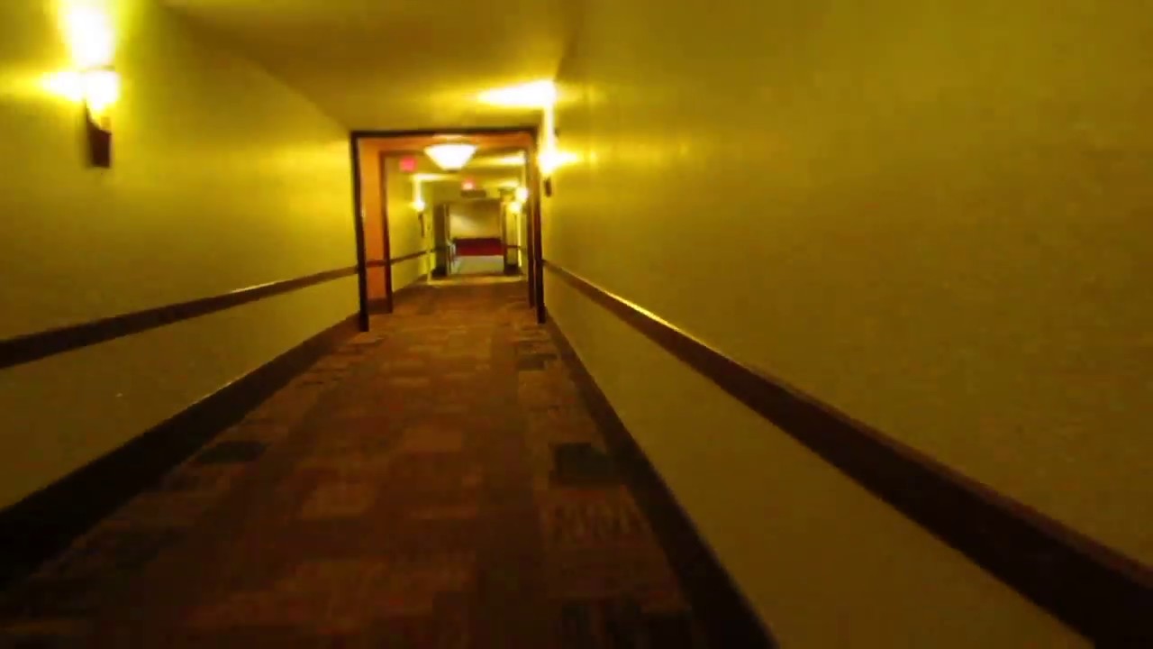 Wisconsin Dells Glacier Canyon Lodge Wilderness Resort. ENDLESS HALLWAY