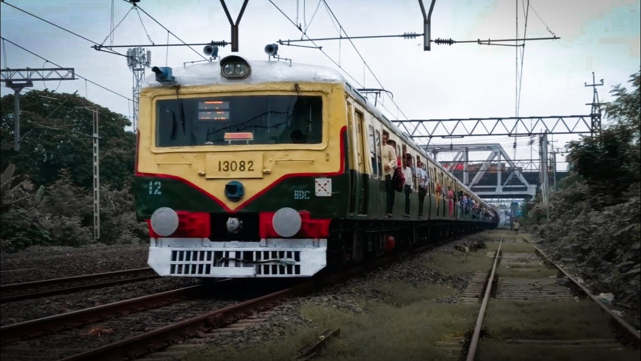 Old Green emu speedy trains action 🔥||Green old emu & green old emu back to back crossing||ER||