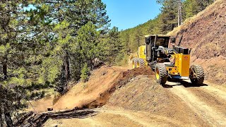 Download Lagu Deere 670 Grader: How It Rolled a Block of Rock Off a Cliff While Repairing a New Road #grader MP3 Download Lagu Deere 670 Grader: How It Rolled a Block of Rock Off a Cliff While Repairing a New Road #grader MP3