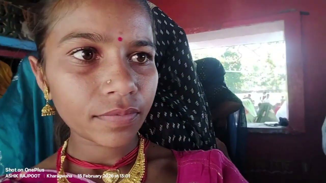 कमर मां बरने गए चाचा जी बहने जी मन्दिर गए 