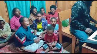 Lagu Pujian Masyarakat Pegunungan Bintang Di Perbatasan Pngtinibilpapua