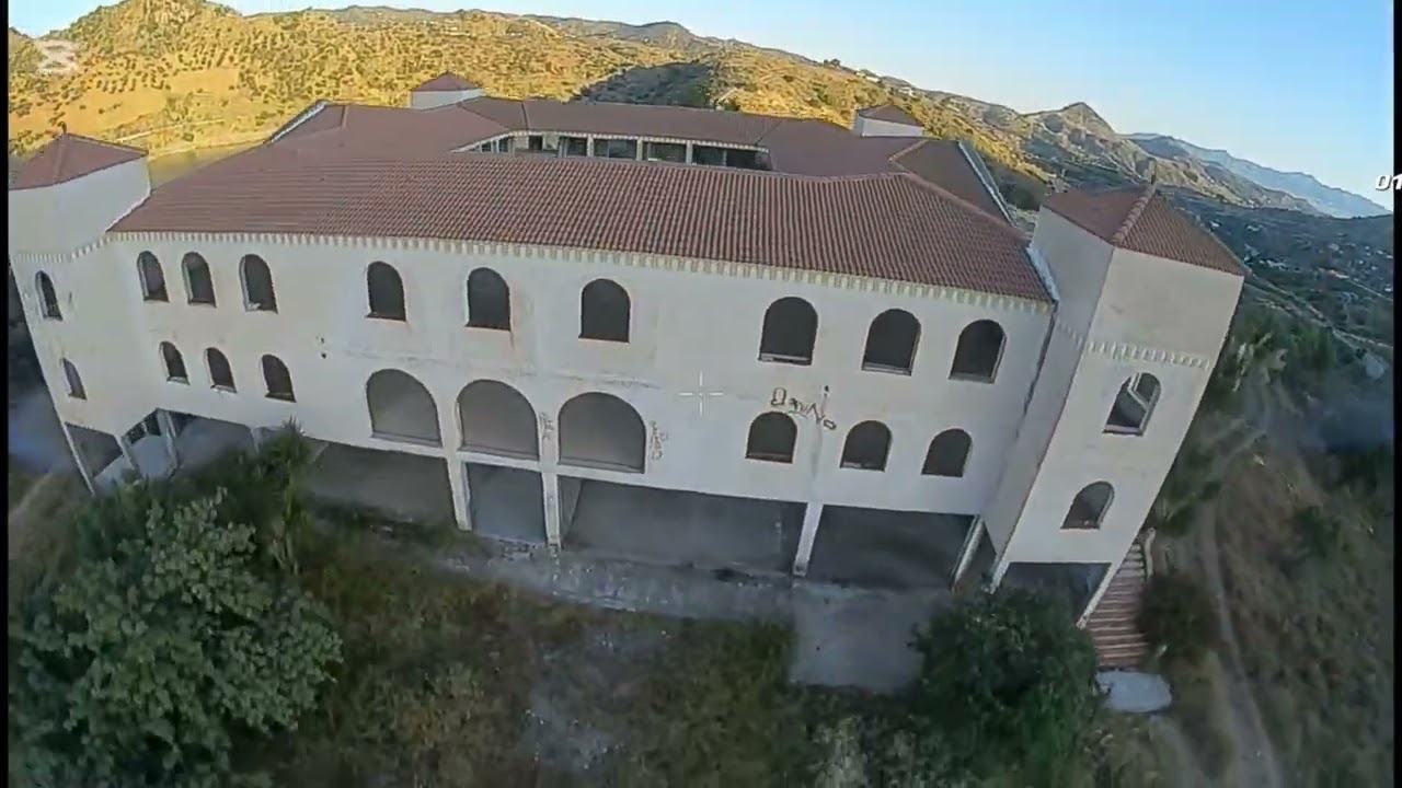 DJI Goggles 2 FPV freestyle behind Aqua