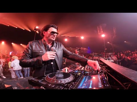 PARADISIO Ft. Sandra & Dj Patrick Samoy – Vamos a la playa – (Live at Back To The 90's - 2025)