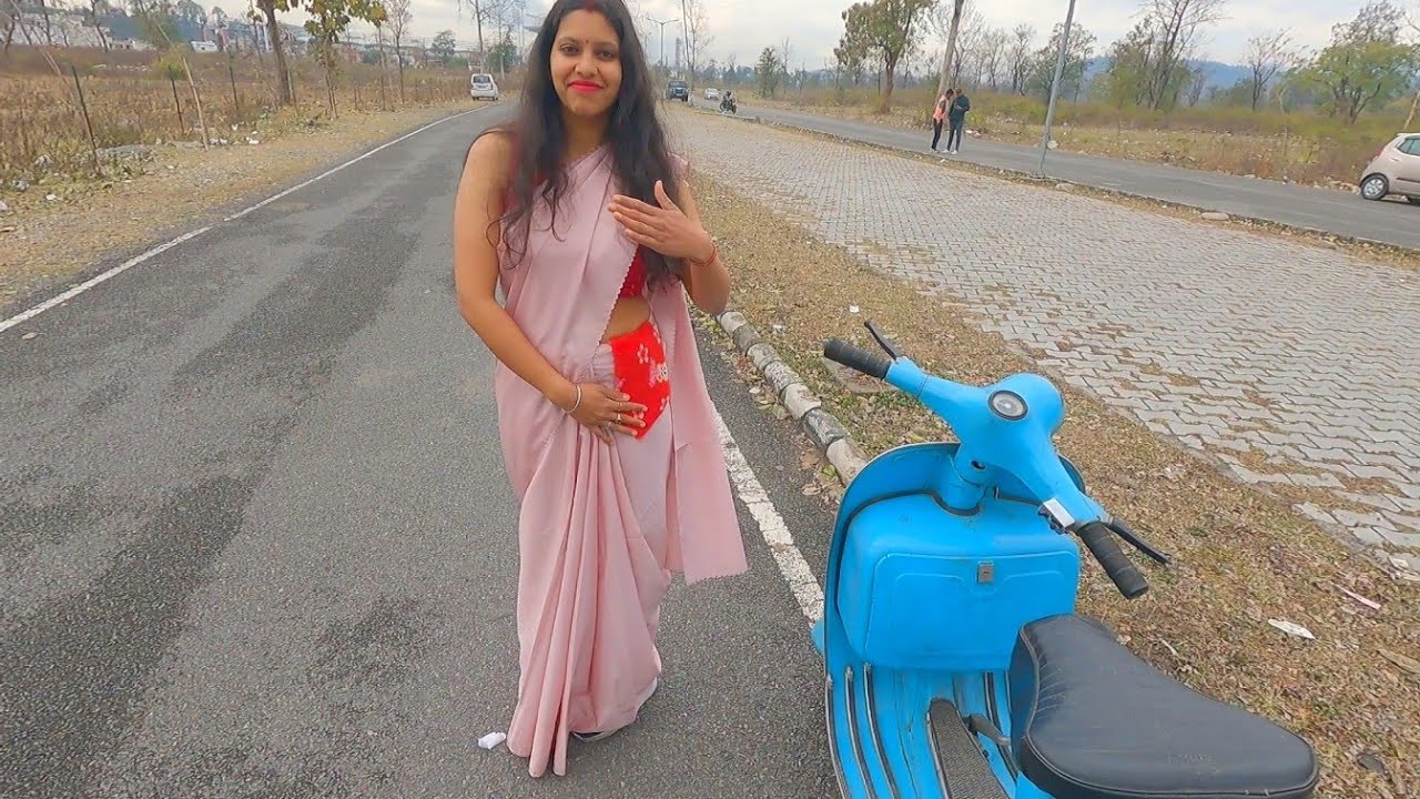 Girl Riding Scooter With Saree Tucking Hanky 🔥🔥🔥bajaj scooter 