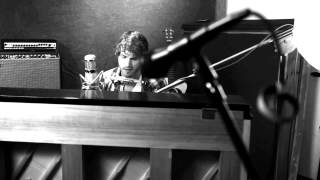 Vignette de la vidéo "Jon McLaughlin - Summer Is Over [LIVE IN STUDIO]"