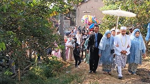 Pengantin Humoris Tapi Romantis Pernikahan Di Kampung Cilanggir Garut