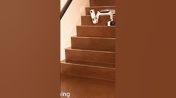 How does this vacuum cleaner climb stairs?