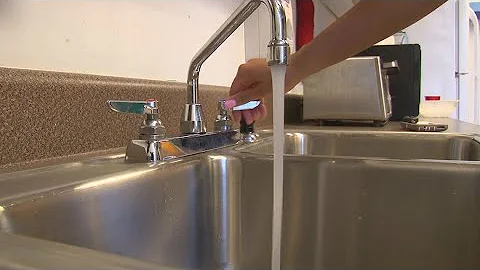 Chemistry professor explains problems with water i...