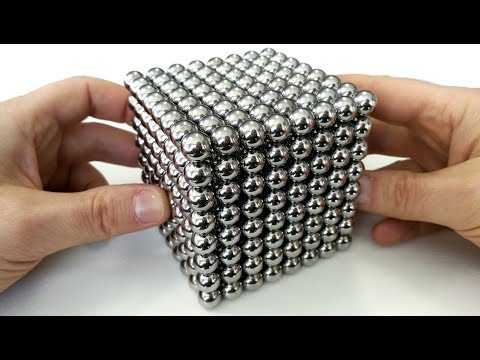 Playing with 1000 mini magnetic balls
