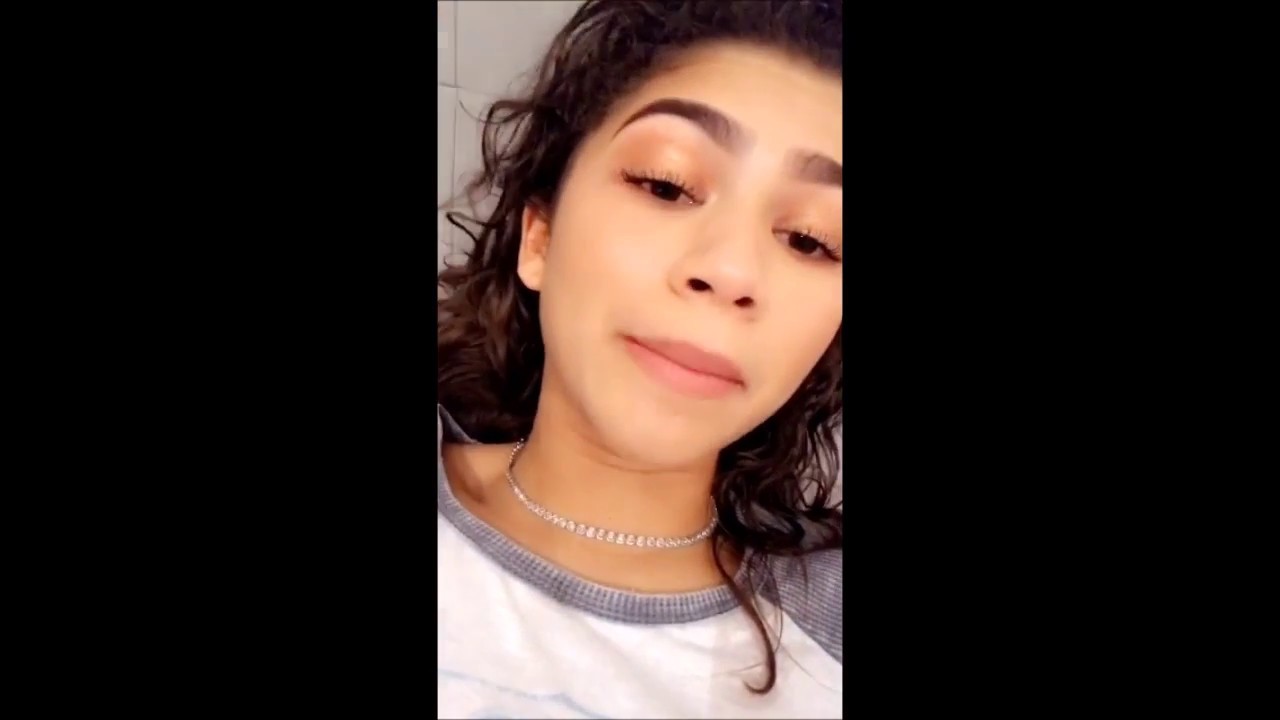 ZENDAYA DOES ROAST YOURSELF CHALLENGE - YouTube